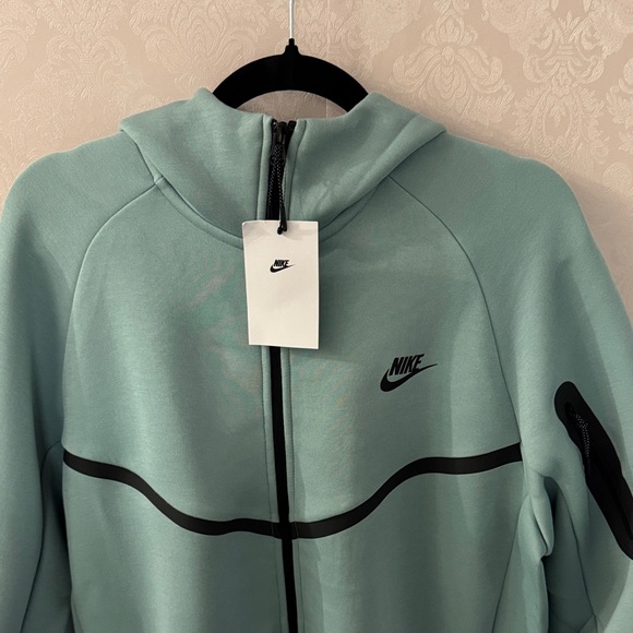 Nike Black and Teal Hooded Jacket - Picture 2 of 10